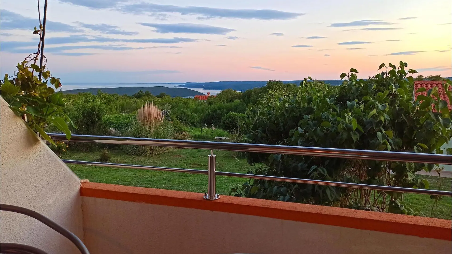 1 Bedroom Lovely Apartment In Koromacno