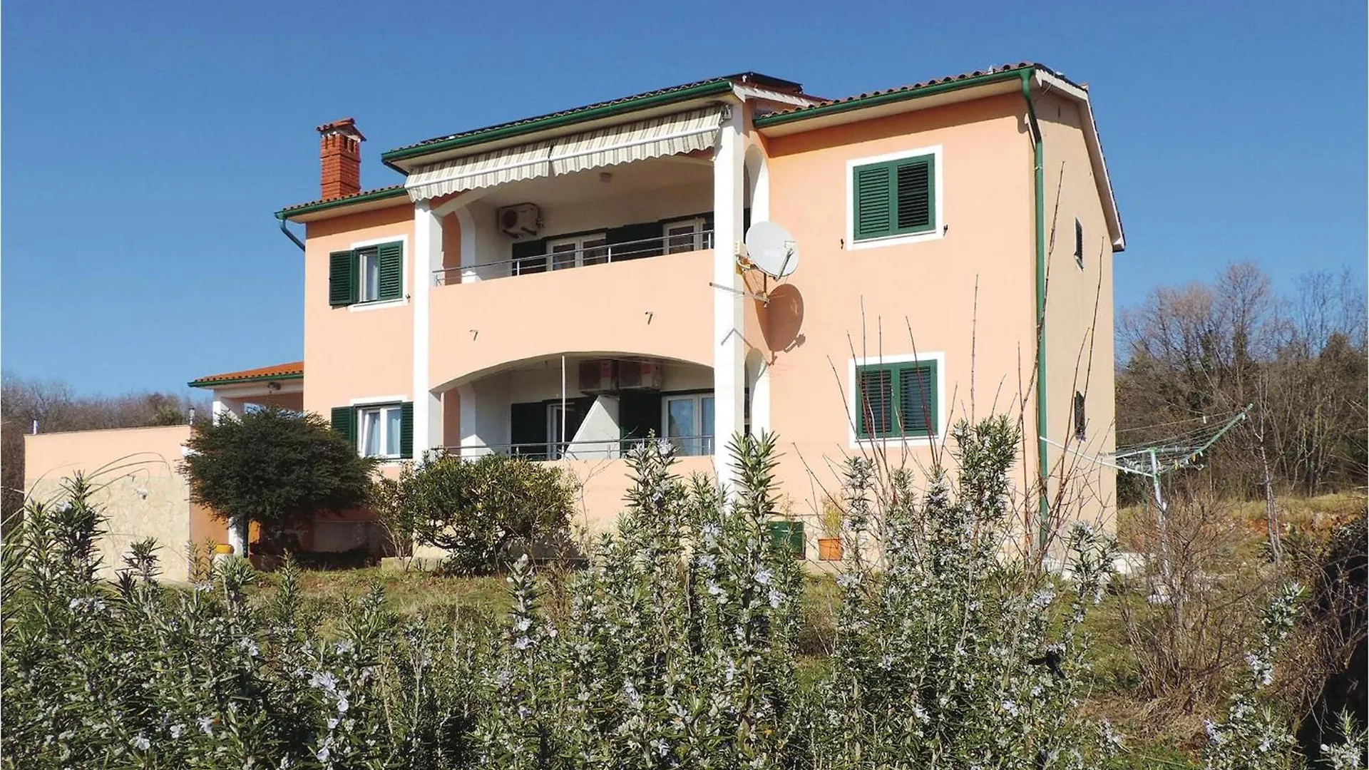 1 Bedroom Lovely Apartment In Koromacno